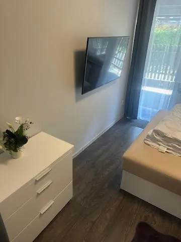 Silence Parterowy Z Tarasem D9 ポビエロボ