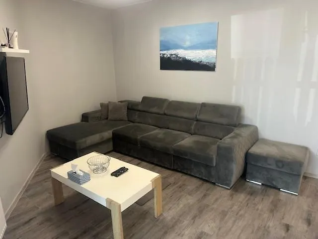 Silence Parterowy Z Tarasem D9 ポビエロボ