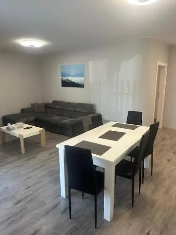 Silence Parterowy Z Tarasem D9 * ポビエロボ